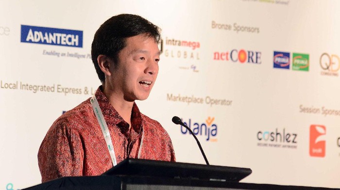 Pernah Viral, Crazy Rich Asli Indonesia Ini Nggak Malu Pakai Sepatu Jebol dan Dilakban!