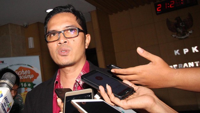 KPK memanggil dua anggota DPR Agun Gunandjar dan Melchias Mekeng serta satu mantan anggota dewan Chairuman Harahap dalam penyidikan kasus dugaan korupsi e-KTP.