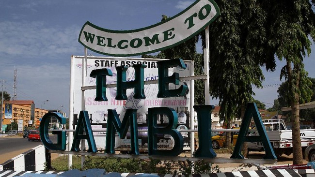 Presiden Gambia Yahya Jammeh menyatakan kondisi darurat negara. Kondisi ini membuat warga dan wisatawan pun takut dan pergi mengungsi.