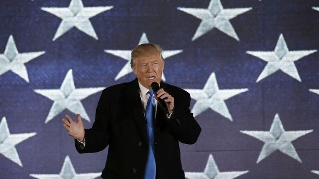 Azealia Banks kali ini mengalamatkan cemoohannya pada Rihanna, yang ikut bersuara menentang keputusan Trump soal imigran di AS.