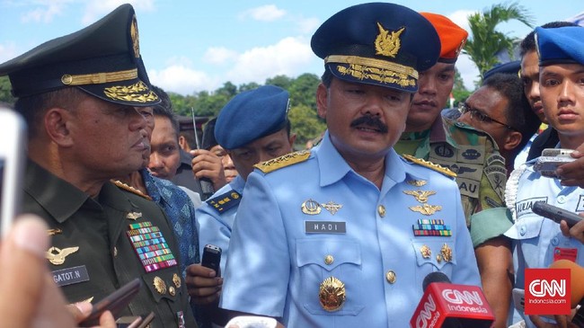 Presiden Jokowi menyodorkan Marsekal Hadi Tjahjanto sebagai calon tunggal Panglima TNI. Besok Hadi akan mengikuti uji kelayakan dan kepatutan di Komisi I.