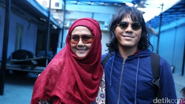 Selamat, Duda Mendiang Ria Irawan Resmi Nikahi Wanita Bule