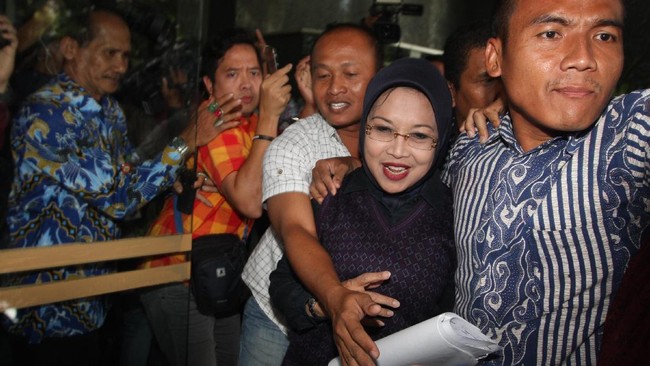 Syilviana diperiksa sebagai saksi kasus pembangunan masjid di Kantor Wali Kota Jakarta Pusat dengan nilai anggaran Rp27 miliar.
