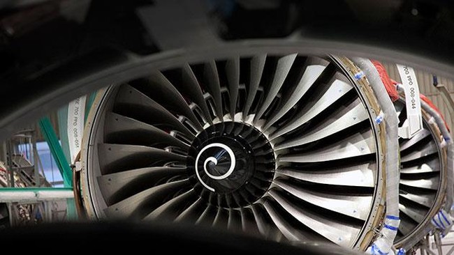 Pihak Rolls-Royce menyuap mantan Direktur Utama Garuda Indonesia Emirsyah Satar untuk menggunakan mesin Trent 700 pada pesawat yang dibeli Garuda.