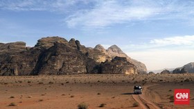 Mendaratkan Kaki di 'Planet Mars' Yordania
