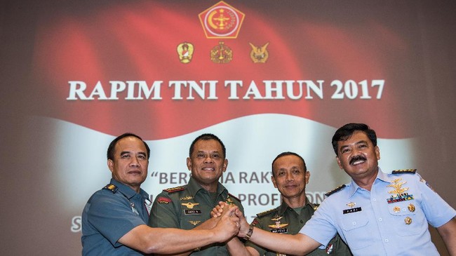 Reuni para Jenderal Purnawirawan mengusung isu anti-komunisme. Perintah Panglima TNI terkait pemutaran film G30S/PKI didukung penuh.