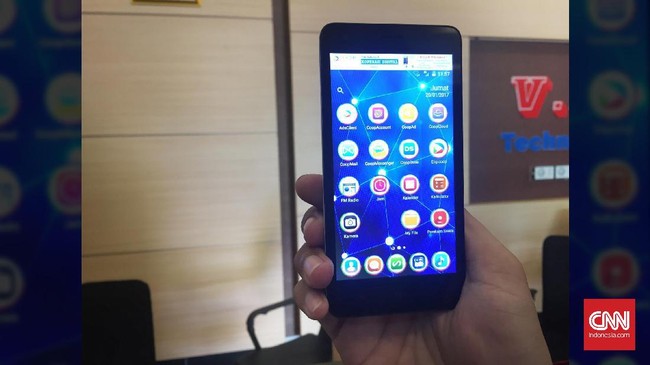 Ponsel ini merupakan hasil inisiasi Masyarakat Telematika (Mastel) dan Asosiasi Penyelenggara Jaringan Internet Indonesia (APJII).