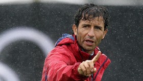 Luis Milla: Terlalu Dini Bilang Timnas Pakai Tiki-taka