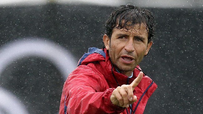 Persib Bandung resmi menunjuk mantan pelatih West Ham United Manuel Perez Cascallana De Ramon sebagai asisten Luis Milla Aspas di Liga 1 2022/2023.