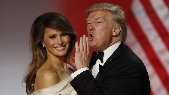 Padahal saat kampanye, Trump sempat menyatakan akan membangun tembok pembatas antara AS dan Meksiko.