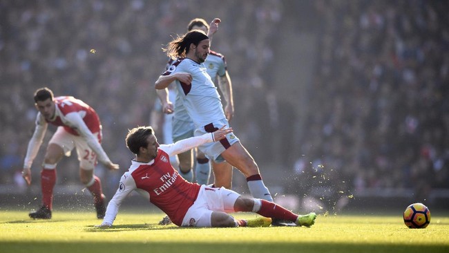 Arsenal berhasil merebut posisi kedua klasemen Liga Primer Inggris usai menang 2-1 atas Burnley di Stadion Emirates, Minggu (22/1).