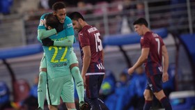 Memotret Pesta Gol Barca di Markas Eibar