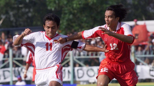 Bima Sakti tak kuasa menampik permintaan sang anak sulung yang masih ingin melihat Bima berkarier sebagai pemain profesional di usia 41 tahun.