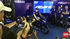 Maverick Vinales di Antara Playstation dan Lemper