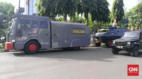 Hadapi Massa FPI, TNI dan Polri Siaga Jaga Polda Metro Jaya