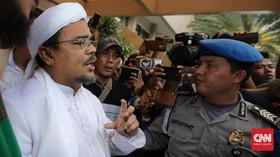 Kuasa Hukum Rizieq: Bermasalah di Arab, Kok Tak Dideportasi?