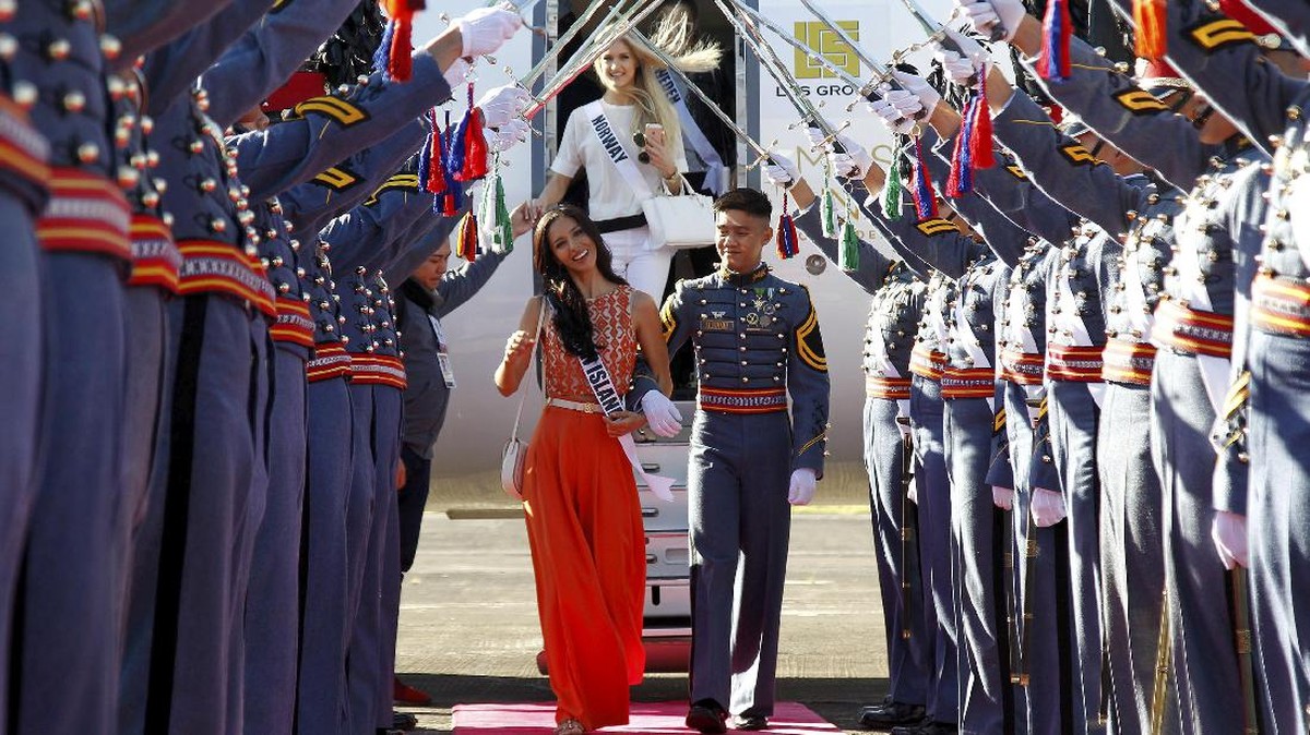 Saat Presiden Duterte Dikelilingi Para Wanita Cantik Sejagat