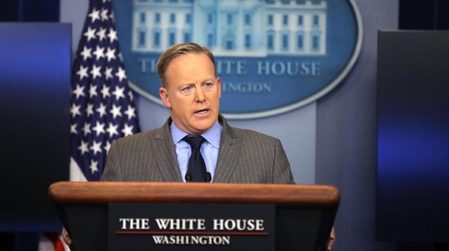 Sean Spicer, sekretaris pers yang juga berlaku sebagai juru bicara presiden Amerika Serikat, kedapatan memposting yang mencurigakan diduga sebuah password.