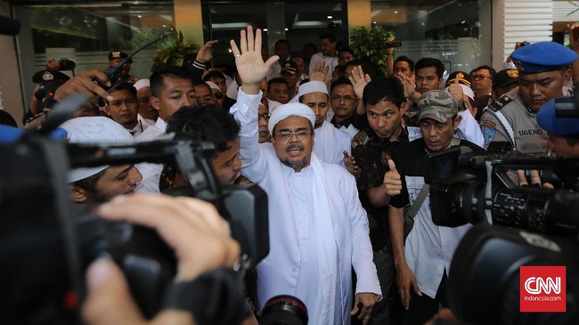 Sejumlah netizen melaporkan secara rutin perjalanan pesawat Rizieq Shihab dari Arab Saudi menuju Indonesia.