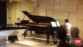 'Differences Unite': Konser Piano Tiga Babak Ananda Sukarlan