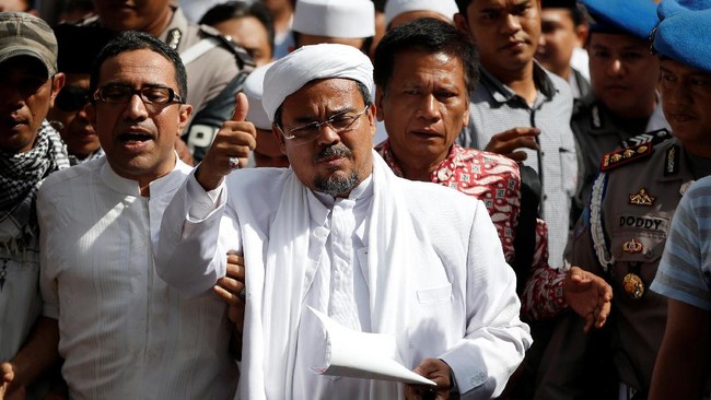 Rizieq Shihab menggelorakan politik identitas menjelang Pilpres 2019 saat menyampaikan amanah melalui pesan suara di Ijtimak Ulama II.