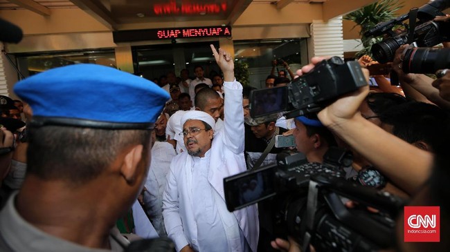 Dalam acara peringatan Supersemar, Rizieq menyerukan pentingnya memilih pemimpin Muslim sambil memberi kode dukungan kepada Anies-Sandi.