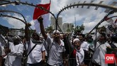 Ribuan 'Pengawal' Rizieq Shihab Ribuan orang menggelar aksi massa di depan Markas Polda Metro Jaya, Jakarta. Mereka menyebut ada aksi kriminalisasi pada Rezieq Shihab.