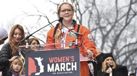 Para Artis yang Bersuara di 'Women's March'