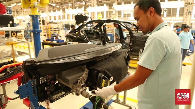 Menko Perekonomian Airlangga Hartarto bilang Hyundai mengusulkan mobil nasional punya TKDN di atas 80 persen.