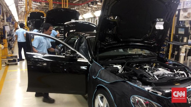 Berbagai produsen mobil dan motor yang beroperasi di India telah mengonfirmasi menghentikan sementara proses produksi mengikuti arahan pemerintah setempat.