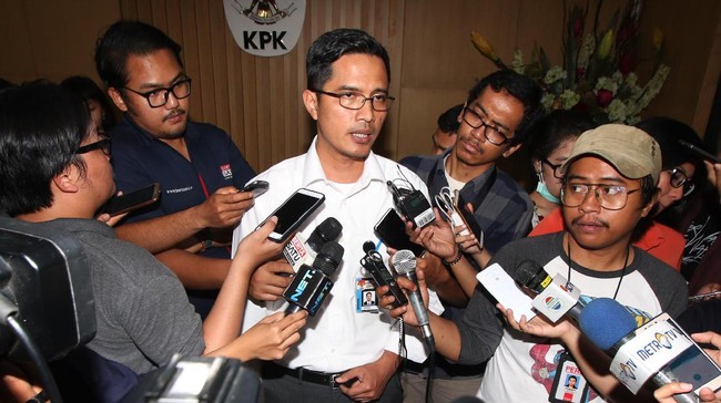 Evaluasi sistem layanan pengadaan secara elektronik (LPSE) dilakukan karena KPK menilai masih ada celah korupsi dalam sejumlah proyek negara.