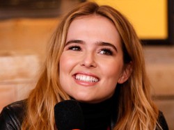 Tertular Virus Corona, Aktris Zoey Deutch Merasa Bersalah Saat Sembuh