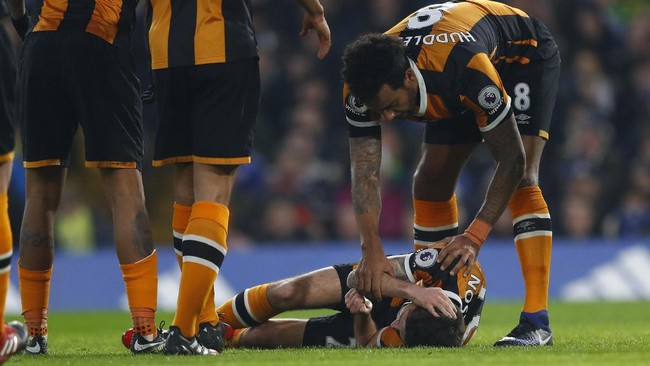 Setelah operasi, Ryan Mason akan menjalani pemindaian untuk memastikan bek timnas Inggris itu tidak mengalami pendarahan di bagian kepala.
