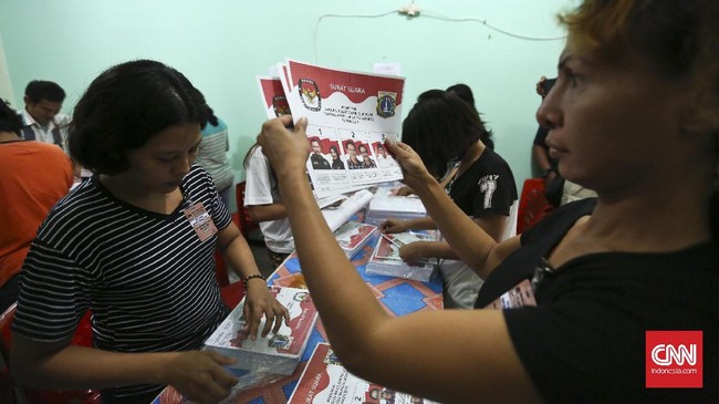 Penyortiran dilakukan di KPU kabupaten/kota. Saat ini, jutaan surat suara telah berada di KPU kabupaten dan kota di Jakarta.