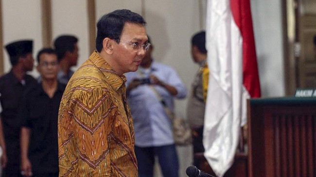 Total ada lima orang saksi yang aka diperiksa hari ini. Selain nelayan dan Ketua MUI, anggota KPU DKI dan seorang pelapor juga turut dimintai keterangan.