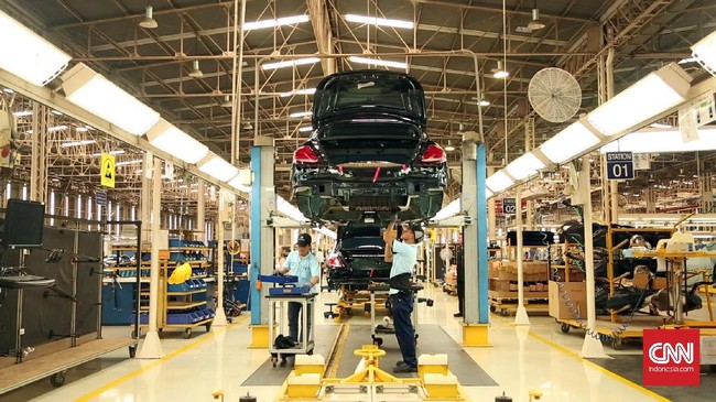Berbagai produsen otomotif seperti Volkswagen, Toyota, Ford dan Hyundai sudah menyatakan menutup sementara pabrik di Rusia.