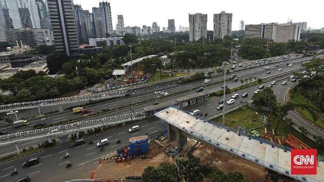 Menkeu Sri Mulyani mengungkapkan pembangunan infrastruktur Indonesia masih paling lambat di kawasan ASEAN 5 meski sudah digenjot jor-joran oleh pemerintah.