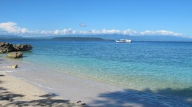Pulau Moyo Jadi Tempat Liburan Favorit Para Artis Dunia