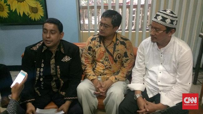 Advokat Azam Khan Minta Maaf Usai Sebut 'Monyet' Pindah ke Kalimantan Advokat Azam Khan meminta maaf kepada masyarakat Kalimantan usai melontarkan penyataan 'hanya monyet' terkait pindah ibu kota baru.