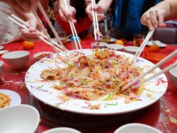 Mengenal Yu Sheng, Hidangan Pembawa Keberuntungan Saat Imlek