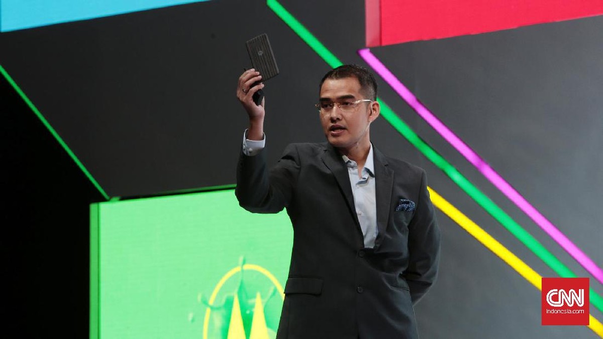 Gaya Bongkar Pasang Duo Ponsel Motorola Moto Z