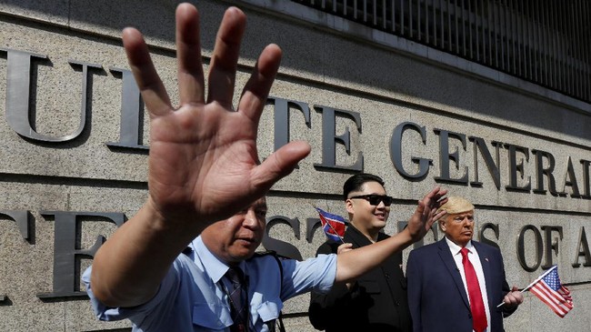 Kemesraan 'Trump dan Kim Jong Un' di Hong Kong