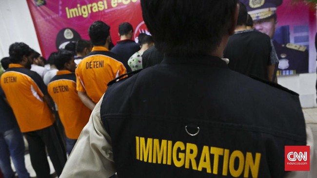 Kanwil KemenkumHAM Sumsel menyatakan 20 warga asing yang melakukan praktik terapi pijat ilegal di Kota Palembang akan dibawa ke meja hijau.