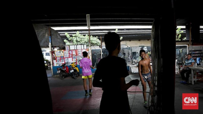 Pencetak Juara Muay Thai dari Kolong Jembatan