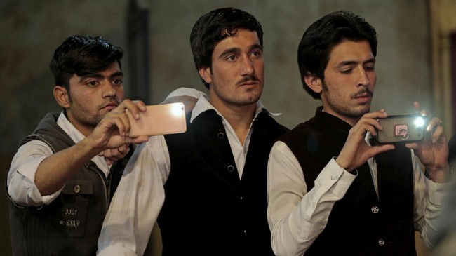 Menengok Pesta Ulang Tahun Transgender Pakistan