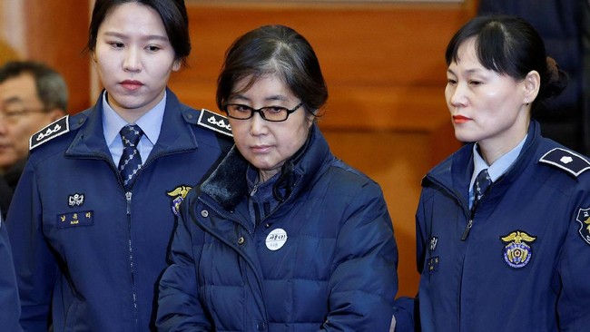 Denmark akan mengekstradisi Chung Yoo-ra, putri sahabat eks presiden Korsel Park Geun-hye, untuk menghadapi tuntutan terkait korupsi di negara asalnya.