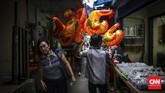 Euforia 'Ayam Api' di Glodok Euforia menyambut Tahun Baru China atau Imlek pada 28 Januari esok sudah dirasakan komunitas Tionghoa di Jakarta. Mereka bersiap menyambut sang Ayam Api.