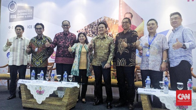 Situasi politik yang disebabkan oleh pilkada dianggap menghambat pertumbuhan bisnis e-commerce belakangan ini.
