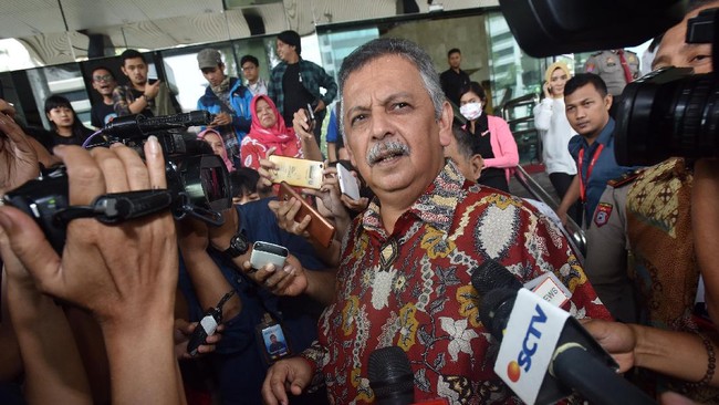 PLN menyediakan Pembangkit Listrik Tenaga Diesel di 1.000 titik di pulau terluar dan perbatasan, dan menerangi 380 Kepala Keluarga di Pulau Liran yang terpencil.