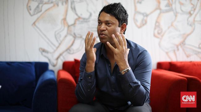 Di balik layar film 'Lion', penulis Saroo Brierley mengungkap betapa emosionalnya dia ketika akhirnya bertemu dengan ibu kandungnya setelah berpisah 25 tahun.